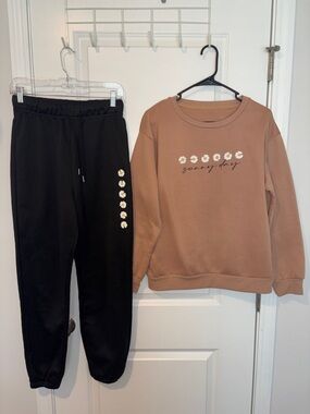Black Daisy-Accented Jogger Pants - Women
